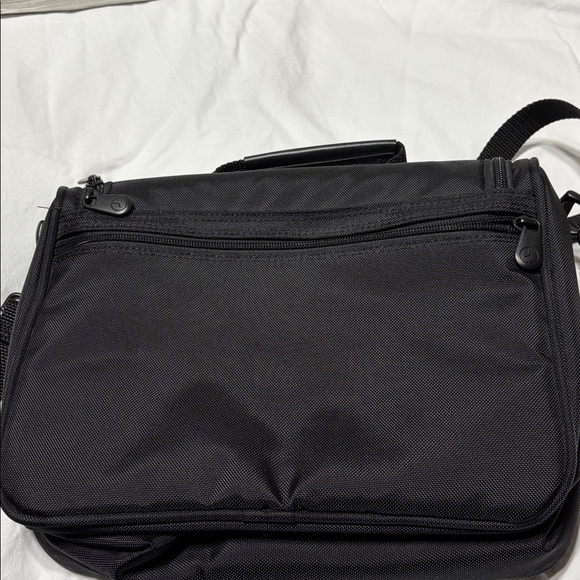 Briggs & Riley nylon messenger bag with multiple pockets for organizing. NWOT main image 0